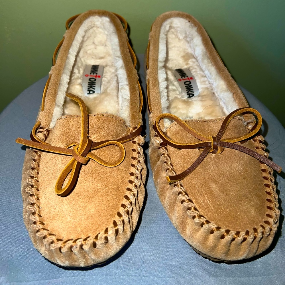 Tan loafers/slippers MinneTonka size 7 New